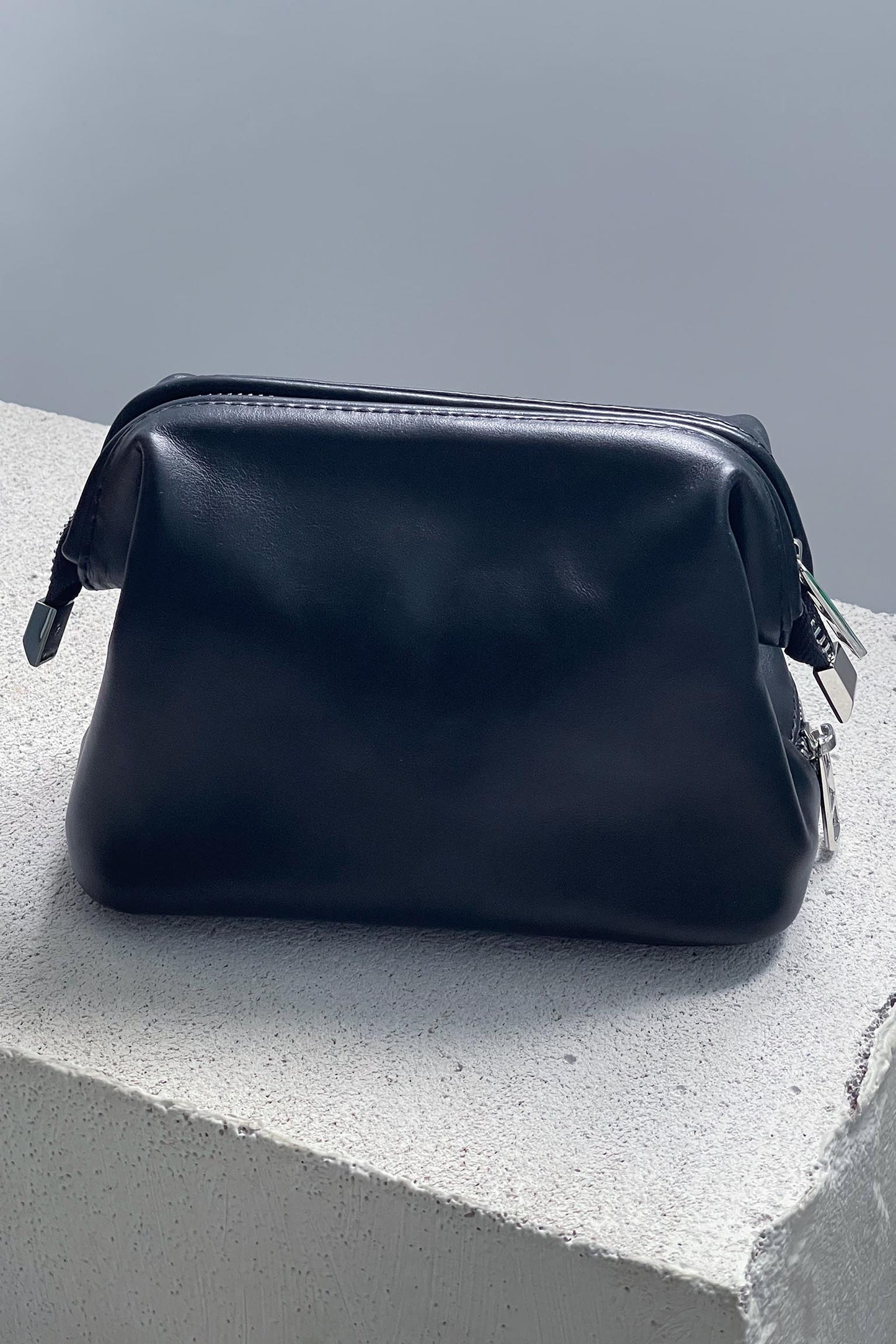 Black Smooth Leather Toiletry Bag - Full Grain Travel Dopp Kit with Zipper
