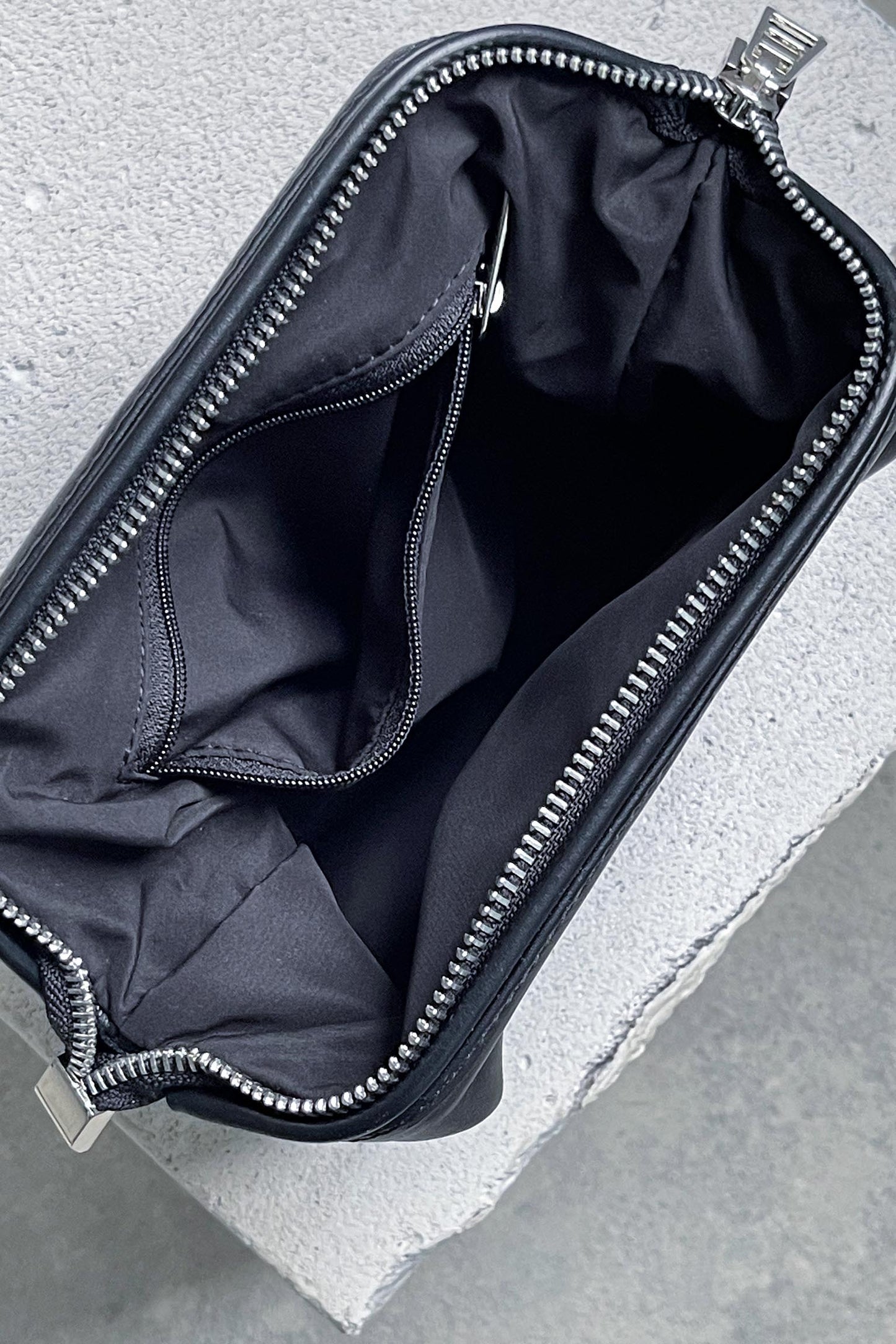 Black Smooth Leather Toiletry Bag - Full Grain Travel Dopp Kit with Zipper