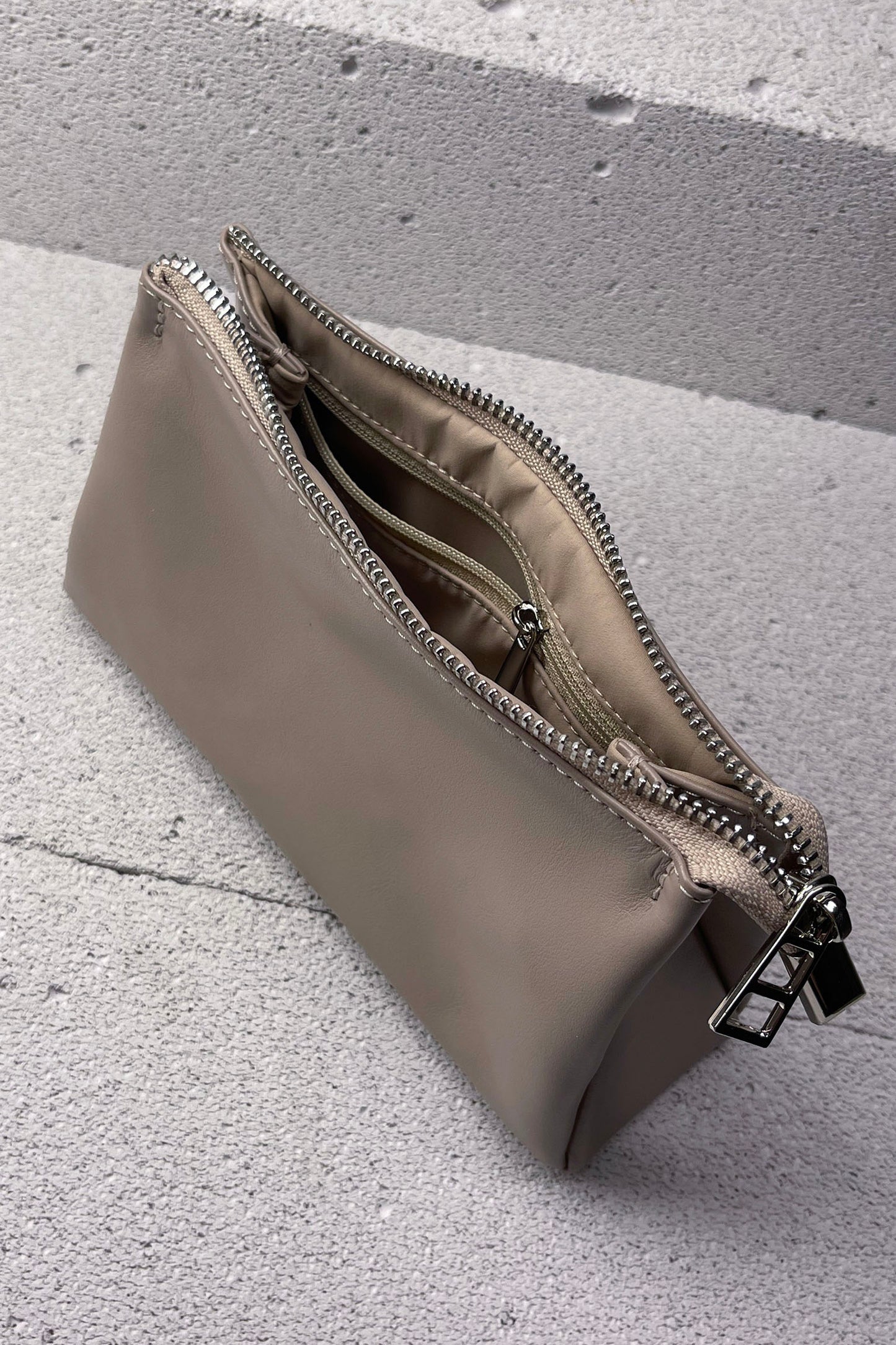 Mushroom Smooth Leather Toiletry Bag - Classic Rectangular Travel Pouch